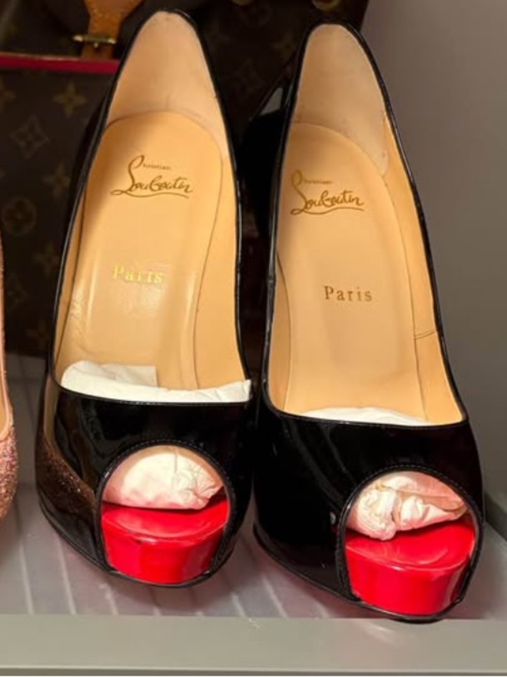 Christian Louboutin Black Patent Leather Pumps with Red Sole - Picture 9 of 10